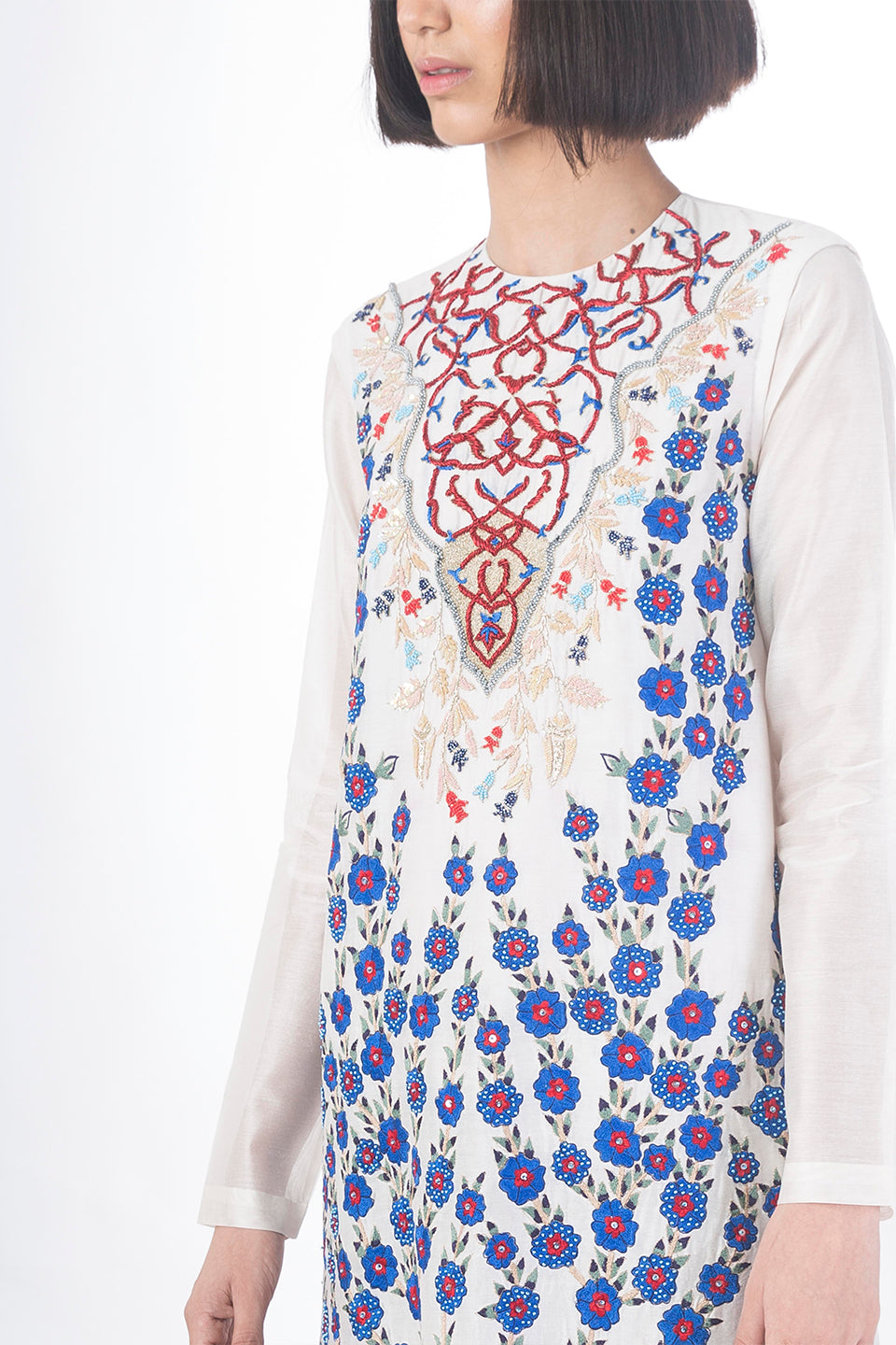 Embroidered Chanderi Kurta Set in White - sakshamneharicka.com