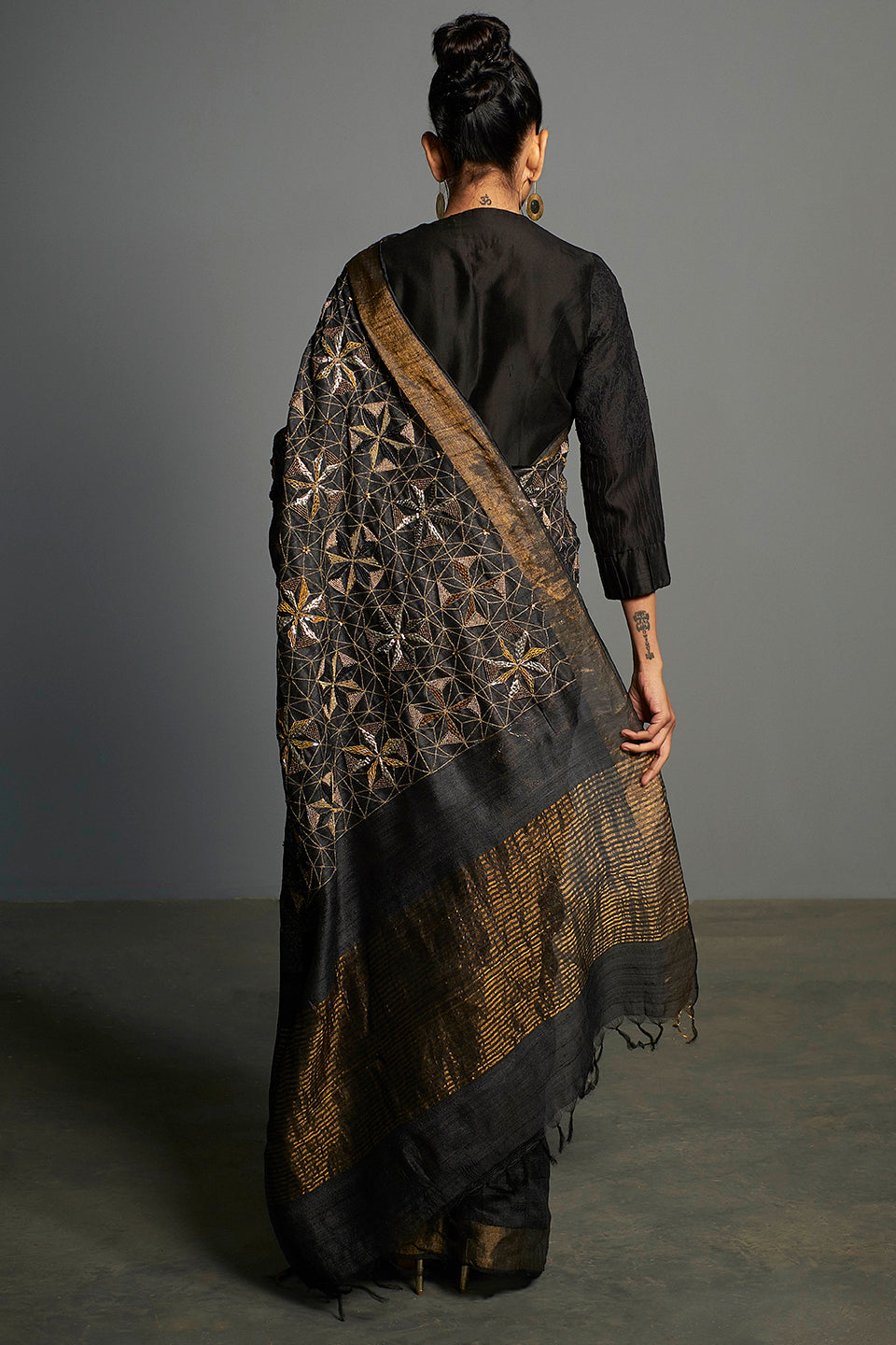 Black Handwoven & Hand Embroidered Tussar Silk Saree - sakshamneharicka.com